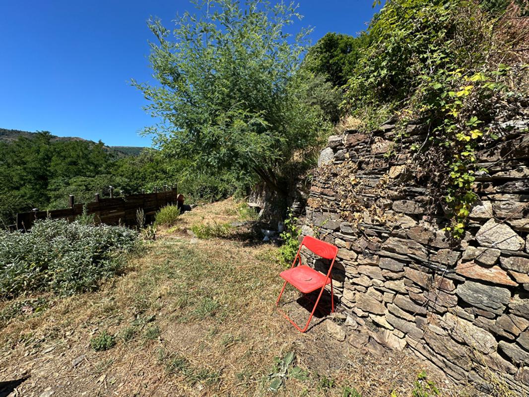SABLIERES Authentique maison de hameau avec dépendances et vue dégagée 14