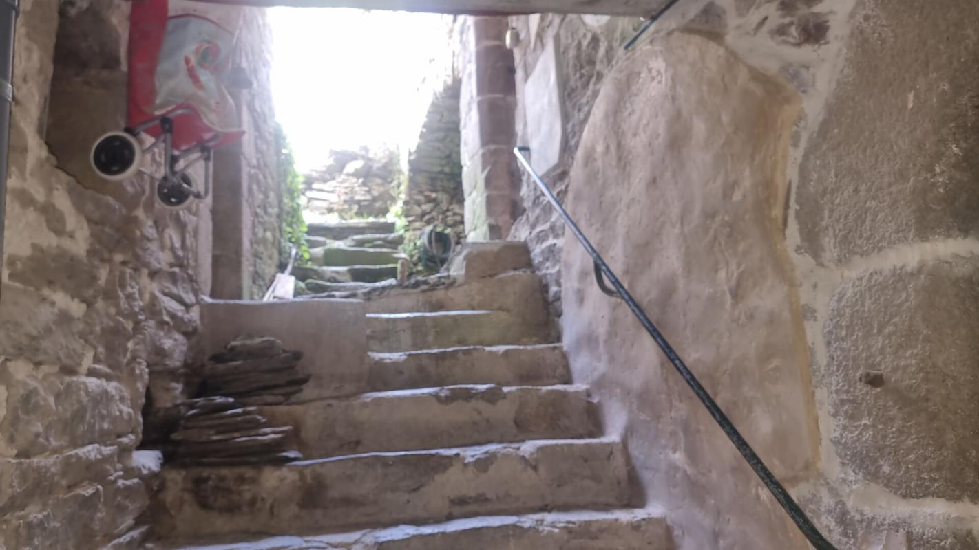 SABLIERES Authentique maison de hameau avec dépendances et vue dégagée 15