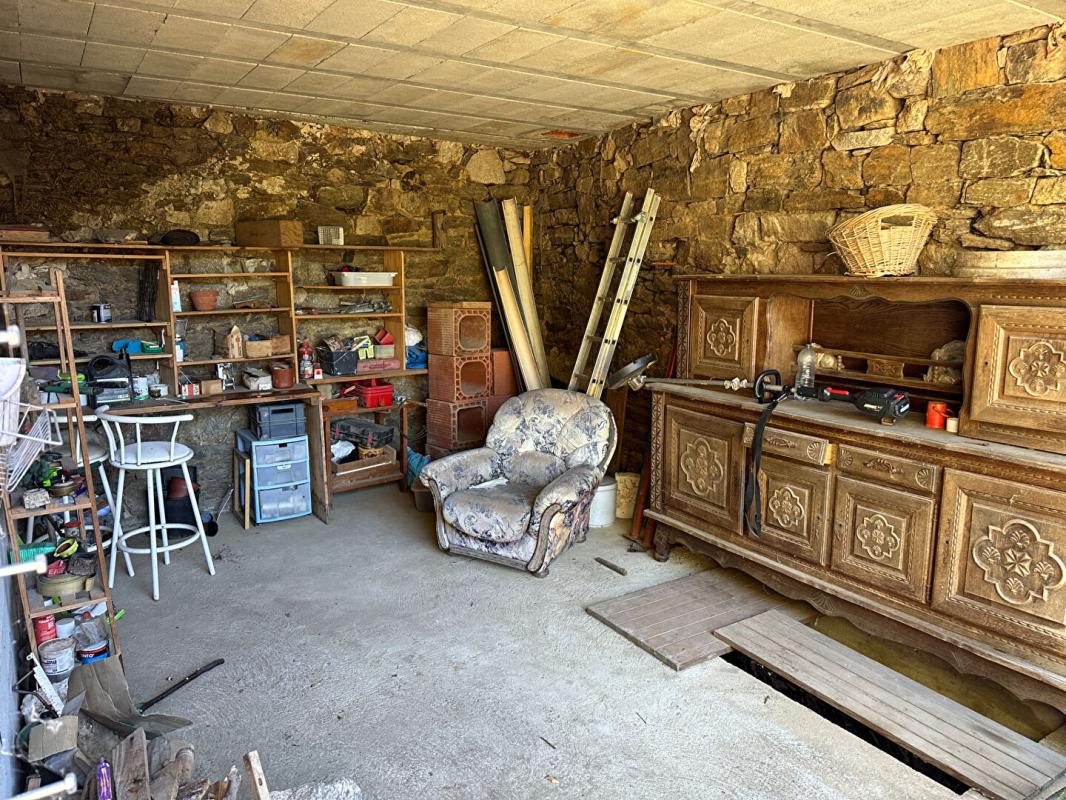SABLIERES Authentique maison de hameau avec dépendances et vue dégagée 16