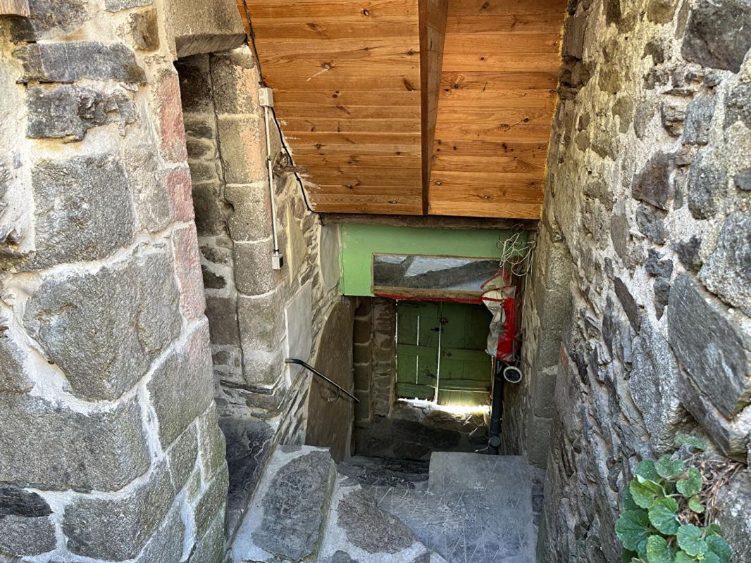 SABLIERES Authentique maison de hameau avec dépendances et vue dégagée 18