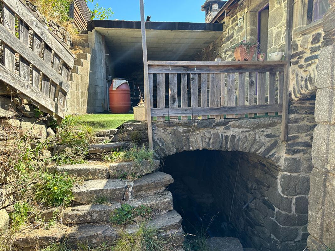 SABLIERES Authentique maison de hameau avec dépendances et vue dégagée 8