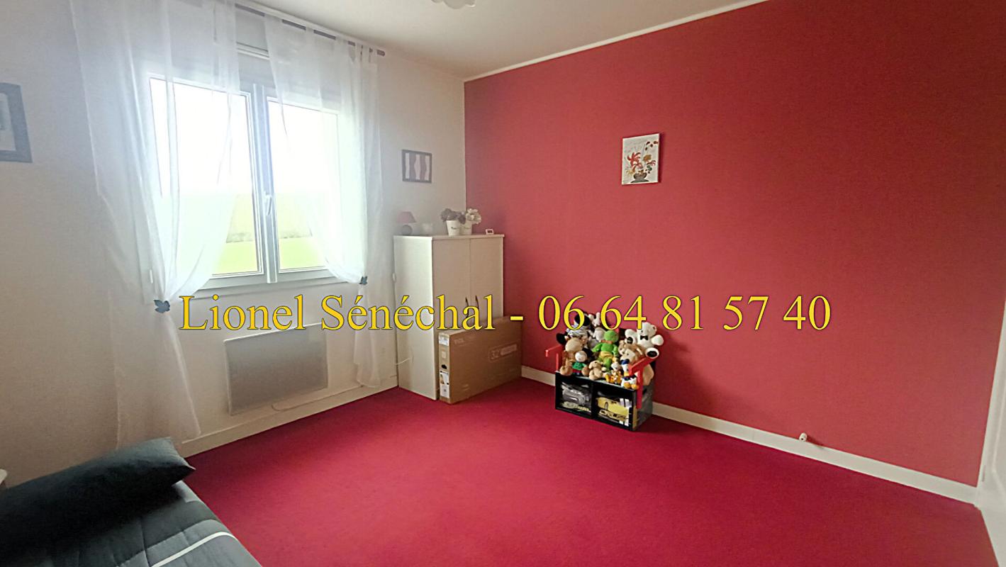 SAINT-DENIS-D'ORQUES Maison entièrement de plain - pied très lumineuse et peu énergivore de 6 pièces de 110 m2 sur une parcelle de plus de 6 000 m2(possibilité de vendre 2 parcelles constructibles) 11