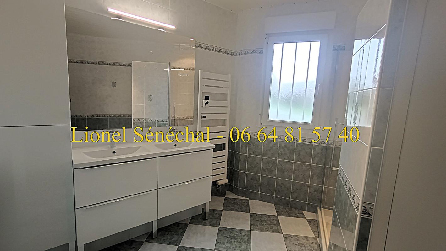 SAINT-DENIS-D'ORQUES Maison entièrement de plain - pied très lumineuse et peu énergivore de 6 pièces de 110 m2 sur une parcelle de plus de 6 000 m2(possibilité de vendre 2 parcelles constructibles) 12