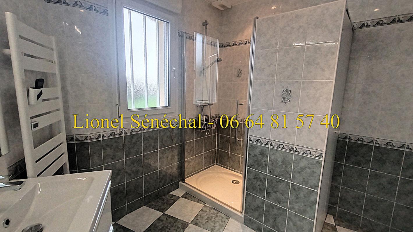 SAINT-DENIS-D'ORQUES Maison entièrement de plain - pied très lumineuse et peu énergivore de 6 pièces de 110 m2 sur une parcelle de plus de 6 000 m2(possibilité de vendre 2 parcelles constructibles) 13