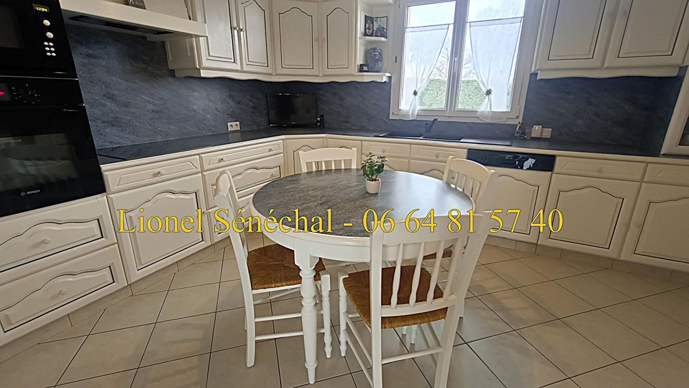 SAINT-DENIS-D'ORQUES Maison entièrement de plain - pied très lumineuse et peu énergivore de 6 pièces de 110 m2 sur une parcelle de plus de 6 000 m2(possibilité de vendre 2 parcelles constructibles) 8