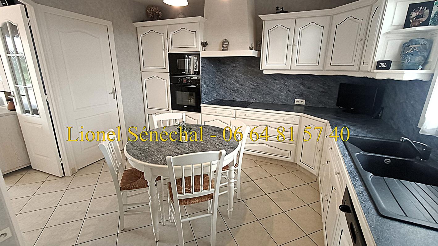 SAINT-DENIS-D'ORQUES Maison entièrement de plain - pied très lumineuse et peu énergivore de 6 pièces de 110 m2 sur une parcelle de plus de 6 000 m2(possibilité de vendre 2 parcelles constructibles) 9