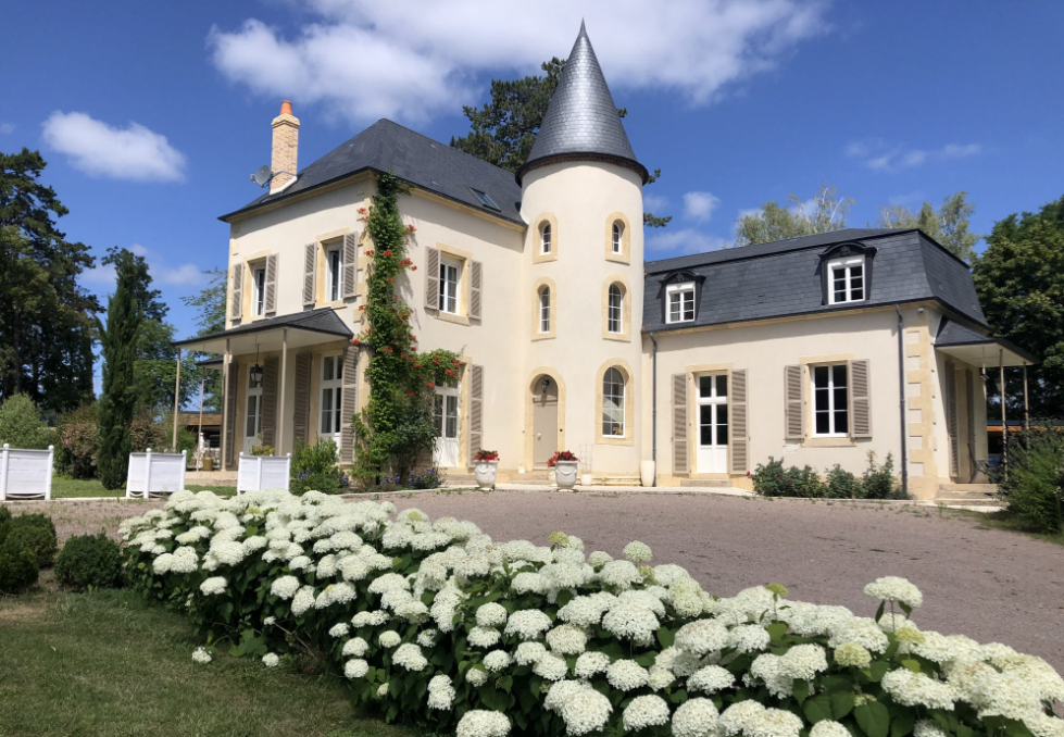 SICHAMPS Manoir d'Exception à Sichamps - Charme, Élégance et Parc Arboré de 28 295 m² 1