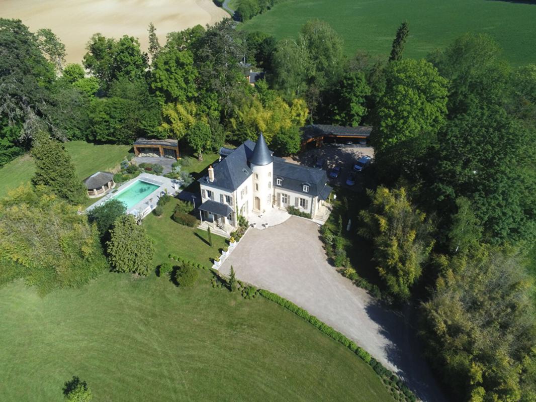 SICHAMPS Manoir d'Exception à Sichamps - Charme, Élégance et Parc Arboré de 28 295 m² 11