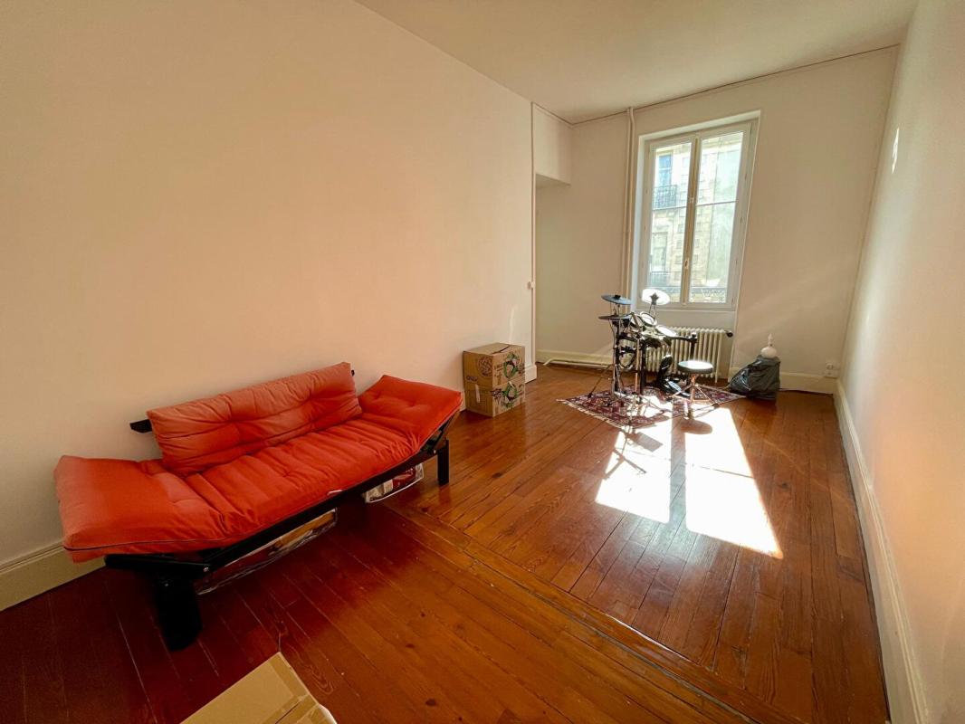 NEVERS IMMEUBLE DE RAPPORT - NEVERS CENTRE-VILLE - 448 M² AVEC COUR, GARAGES ET CAVE 14