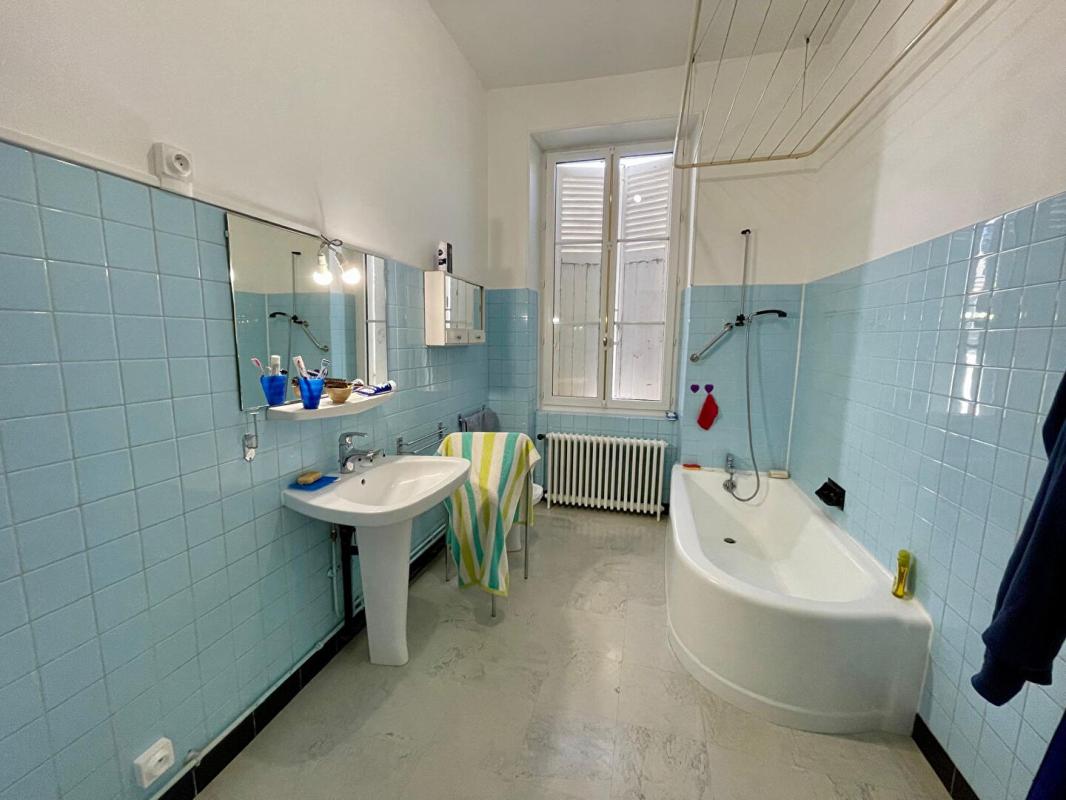 NEVERS IMMEUBLE DE RAPPORT - NEVERS CENTRE-VILLE - 448 M² AVEC COUR, GARAGES ET CAVE 15