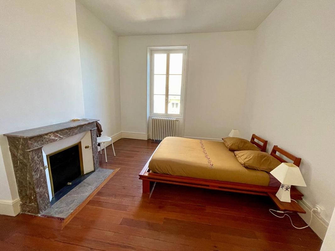 NEVERS IMMEUBLE DE RAPPORT - NEVERS CENTRE-VILLE - 448 M² AVEC COUR, GARAGES ET CAVE 17