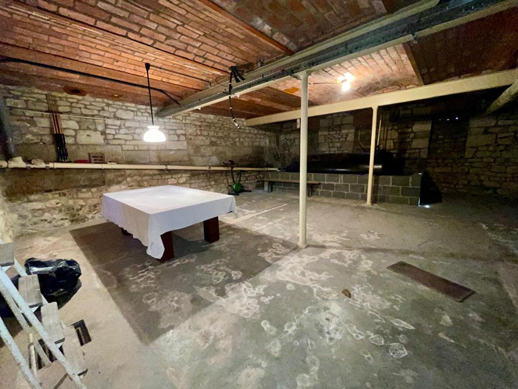 NEVERS IMMEUBLE DE RAPPORT - NEVERS CENTRE-VILLE - 448 M² AVEC COUR, GARAGES ET CAVE 18