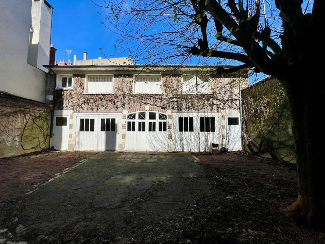 NEVERS IMMEUBLE DE RAPPORT - NEVERS CENTRE-VILLE - 448 M² AVEC COUR, GARAGES ET CAVE 2