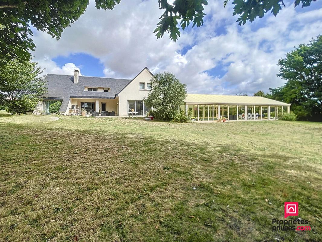 MAMERS Maison d'architecte de 280 m2 à Mamers avec piscine intérieure 1