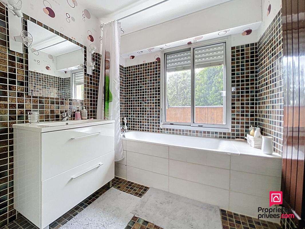 MAMERS Maison d'architecte de 280 m2 à Mamers avec piscine intérieure 9