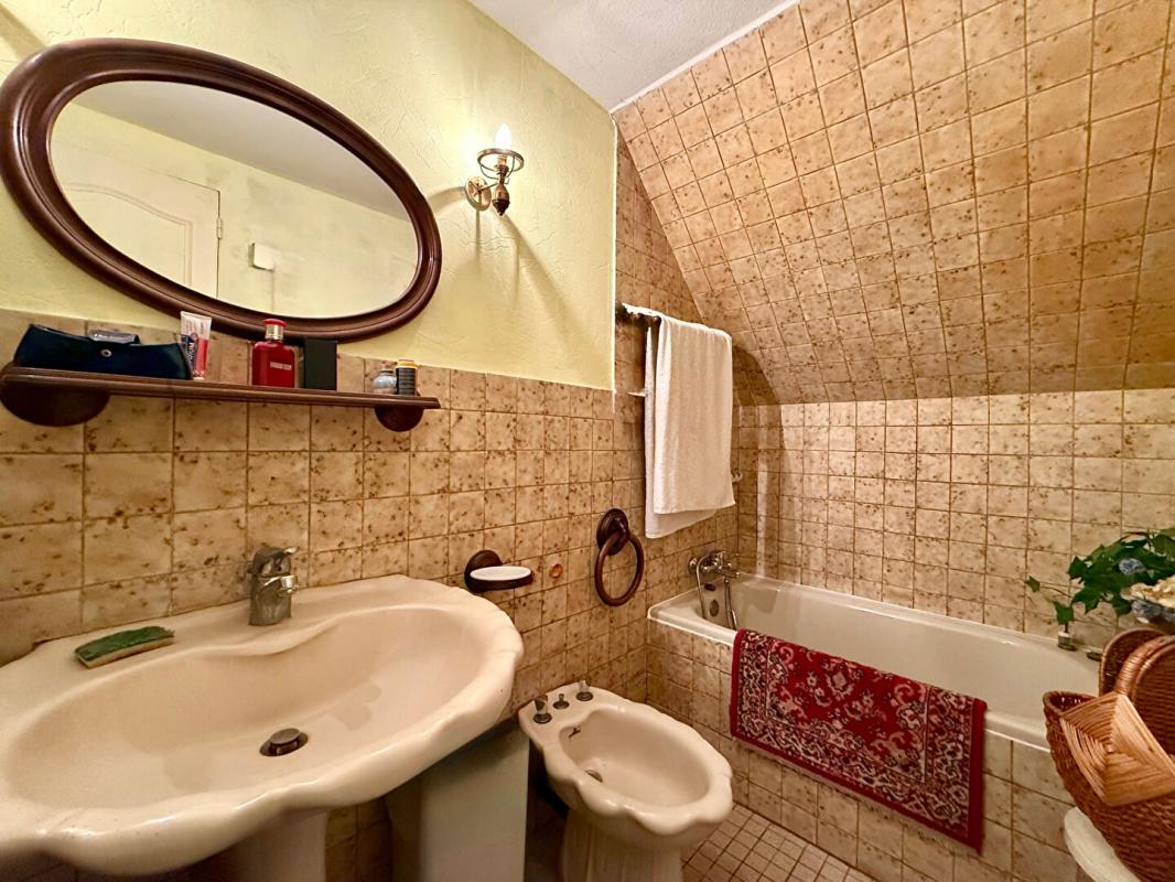 MAMERS Ancienne ferme rénovée à proximité de Mamers 10 pièce(s) 230 m2 12