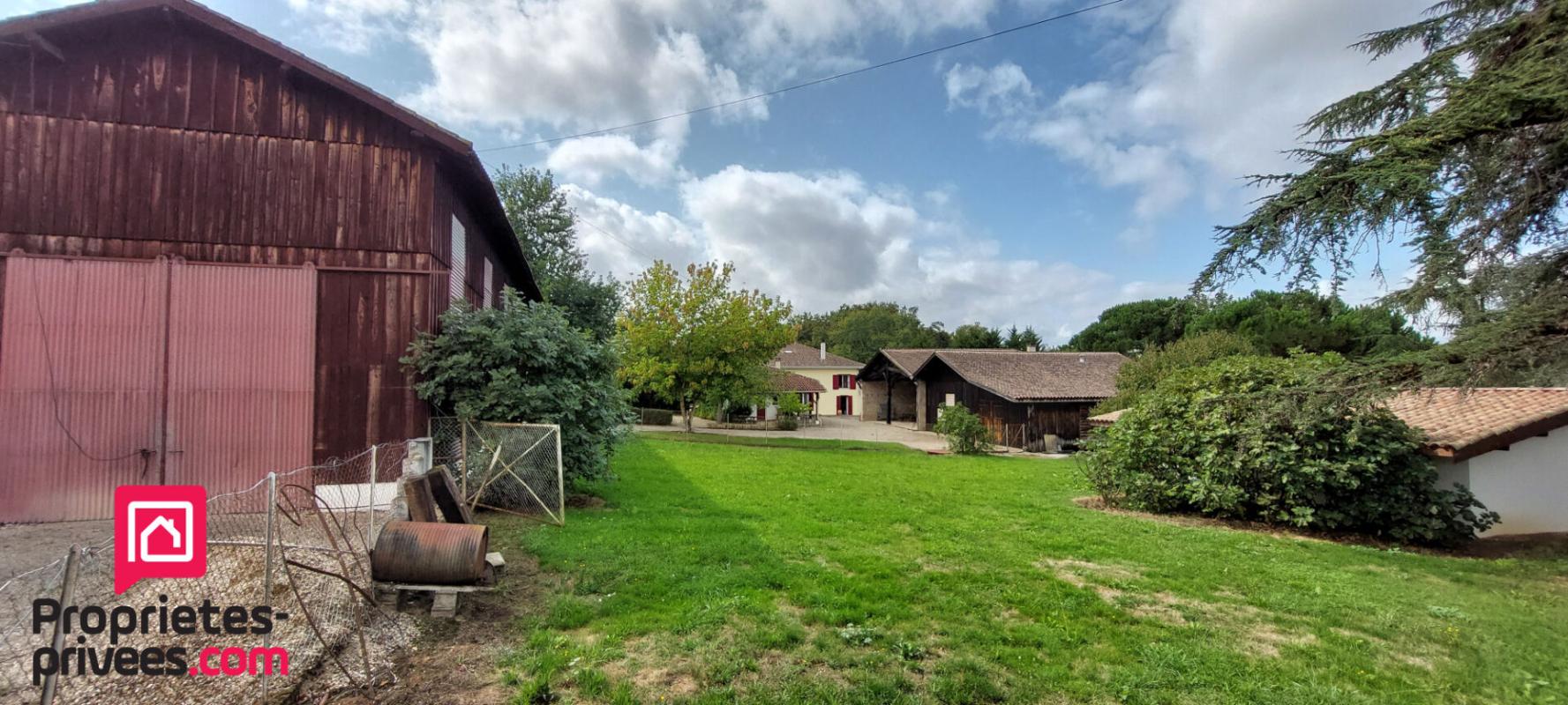 GRATELOUP-SAINT-GAYRAND Ensemble immobilier  Grateloup Saint Gayrand : Maison 8 pièce(s) 303 m2 + Appartement T2  indépendant+ Dépendances 13