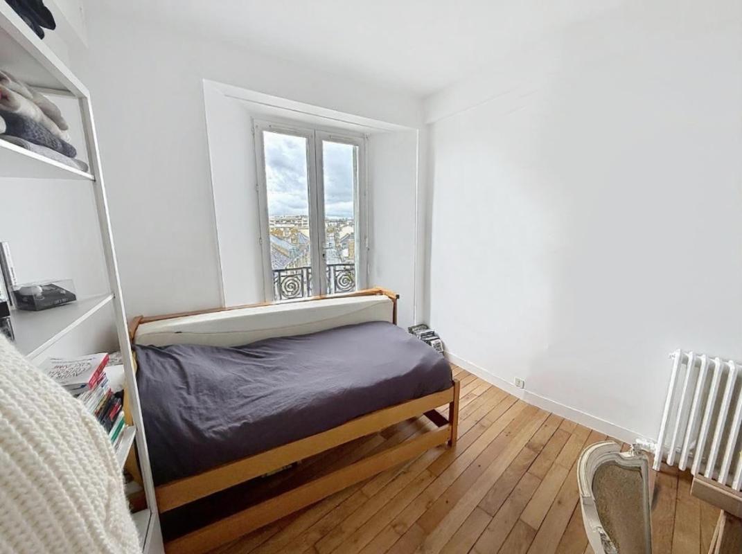 VANNES Vue panoramique pour cet appartement de charme T3, sur les toits et la cathédrale de Vannes. Hyper centre ville 10