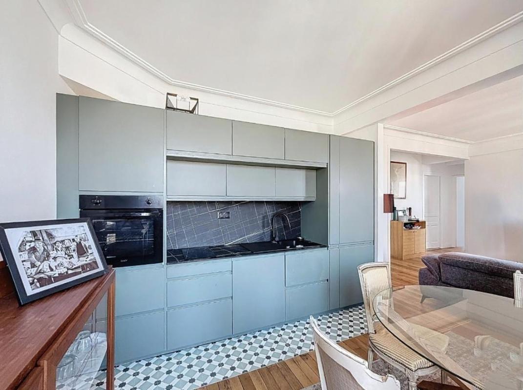 VANNES Vue panoramique pour cet appartement de charme T3, sur les toits et la cathédrale de Vannes. Hyper centre ville 2