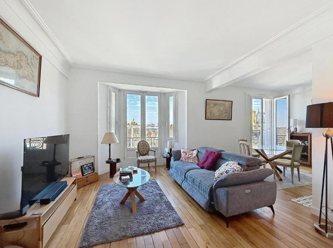 VANNES Vue panoramique pour cet appartement de charme T3, sur les toits et la cathédrale de Vannes. Hyper centre ville 7