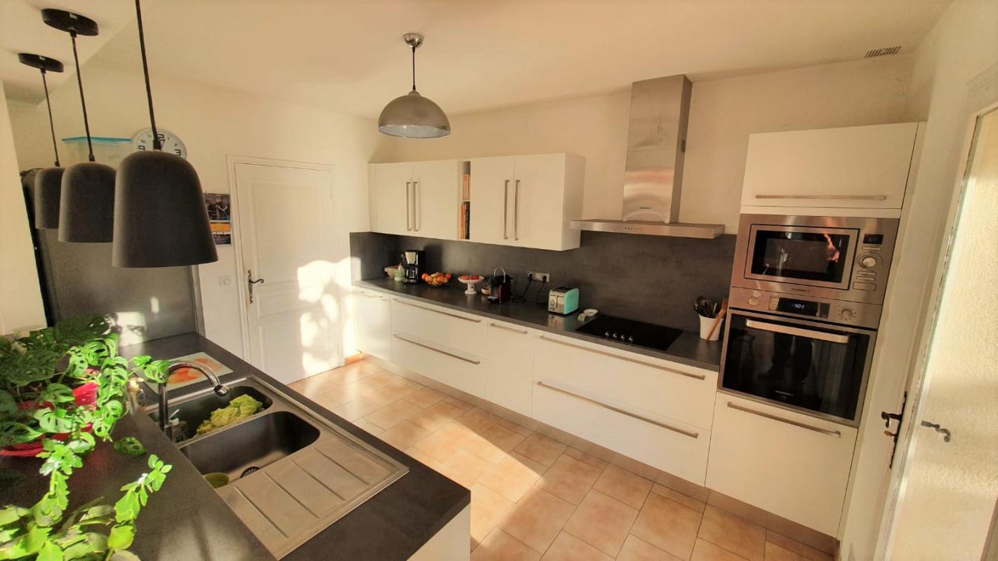 PEYMEINADE Peymeinade centre ; Superbe villa de 227m² quartier résidentiel 10