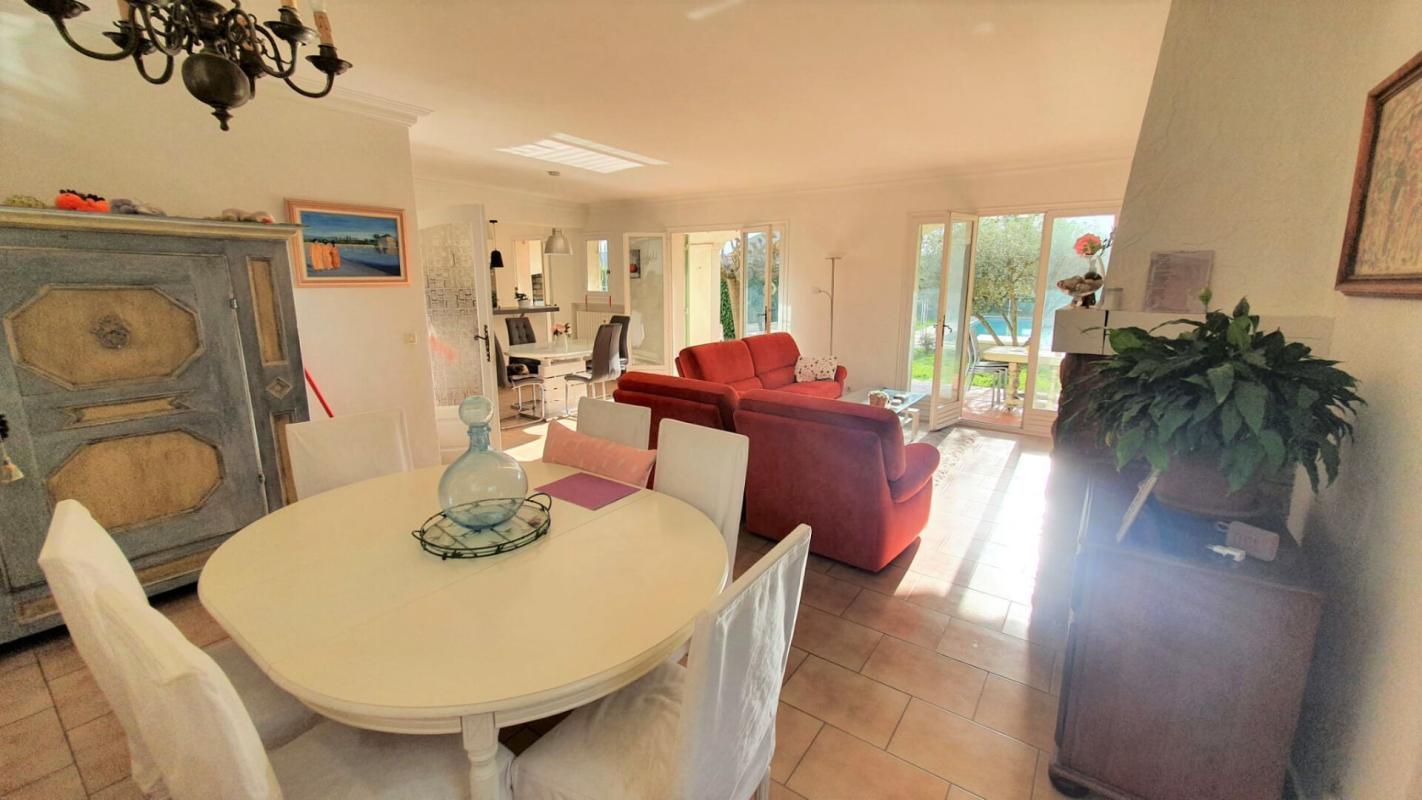 PEYMEINADE Peymeinade centre ; Superbe villa de 227m² quartier résidentiel 9