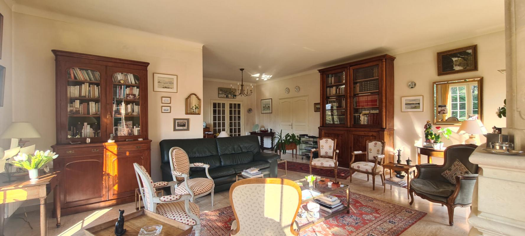 GETIGNE Maison Gétigné 11 P . 6 Chs . Bureaux . 274.92 M² . T 6832 M² . Garage . Cave . Salle de jeux . Bucher 2