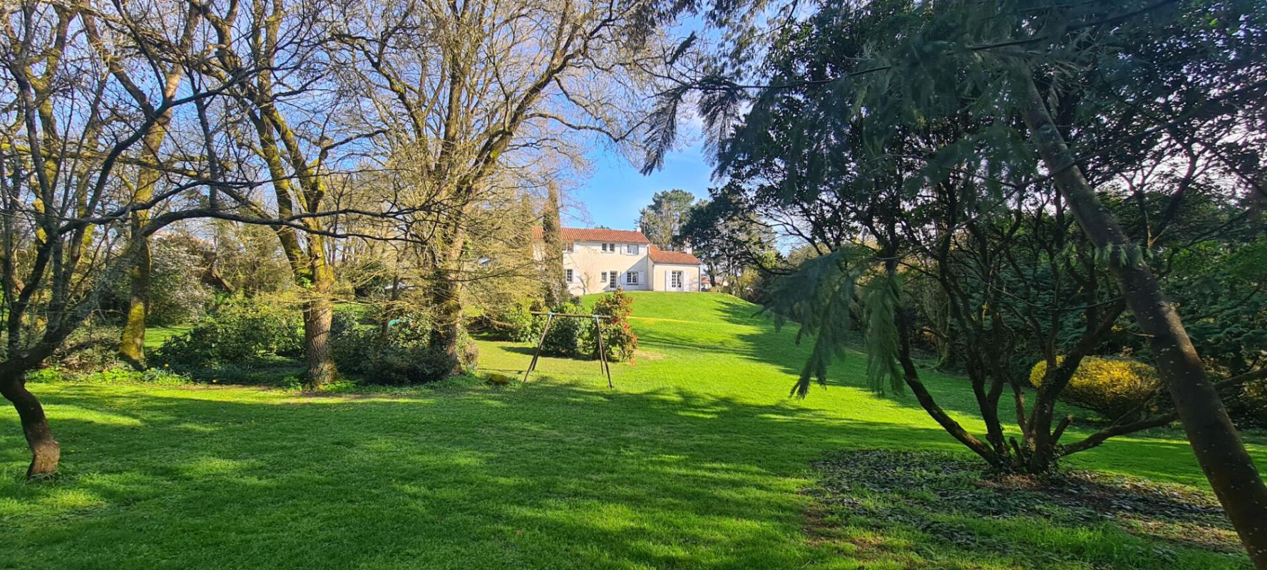 GETIGNE Maison Gétigné 11 P . 6 Chs . Bureaux . 274.92 M² . T 6832 M² . Garage . Cave . Salle de jeux . Bucher 9