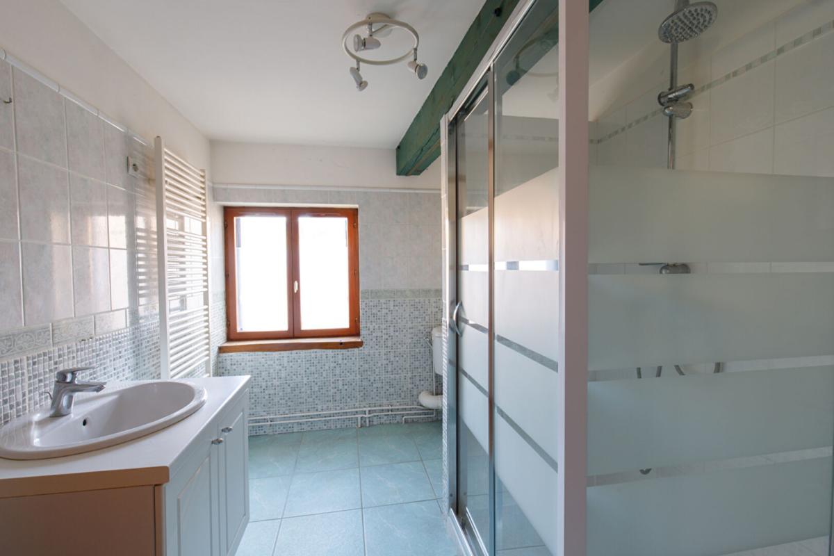 ISSOU A vendre sur Issou - Ancien corps de ferme avec dépendance 13