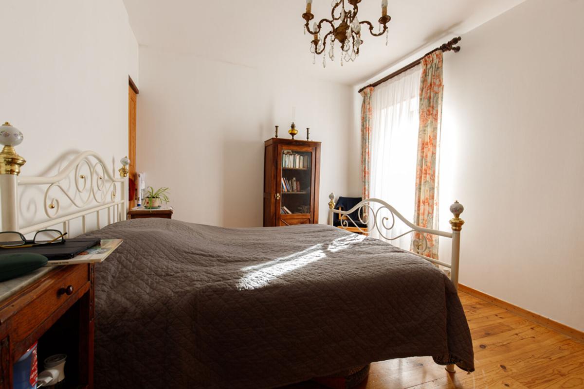 ISSOU A vendre sur Issou - Ancien corps de ferme avec dépendance 6