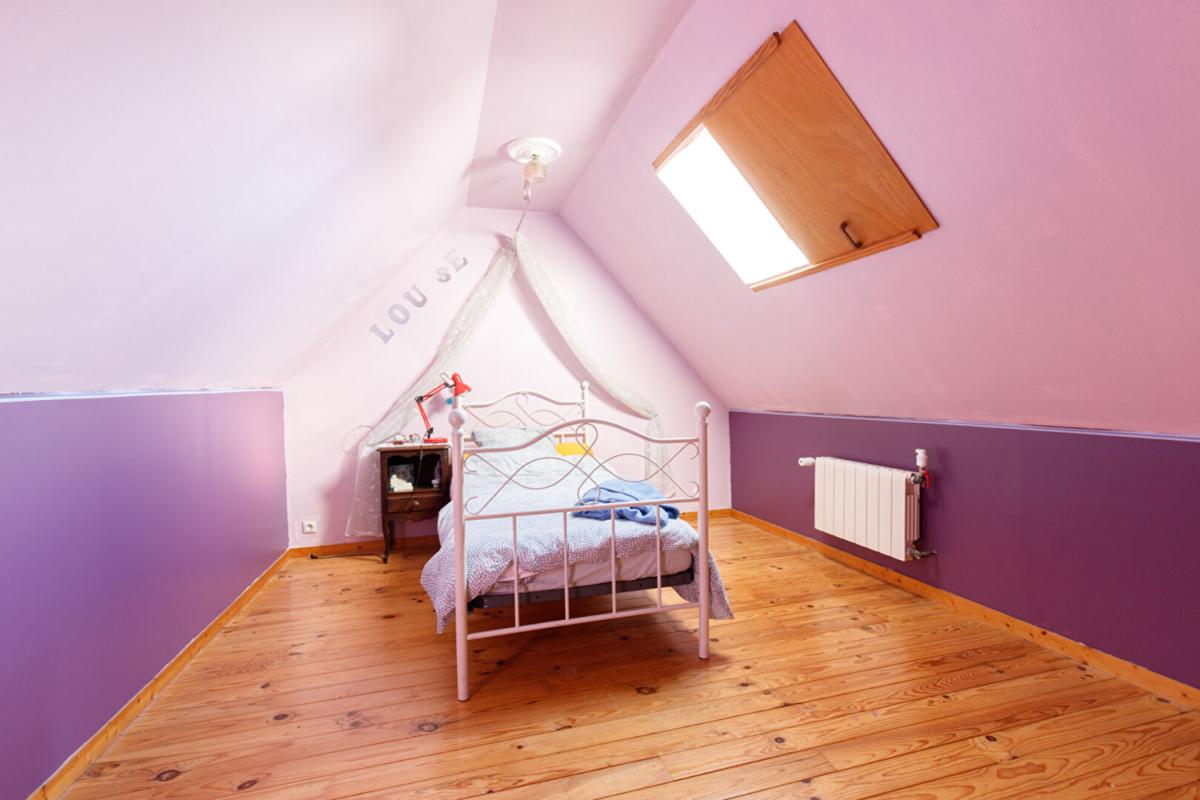 ISSOU A vendre sur Issou - Ancien corps de ferme avec dépendance 8