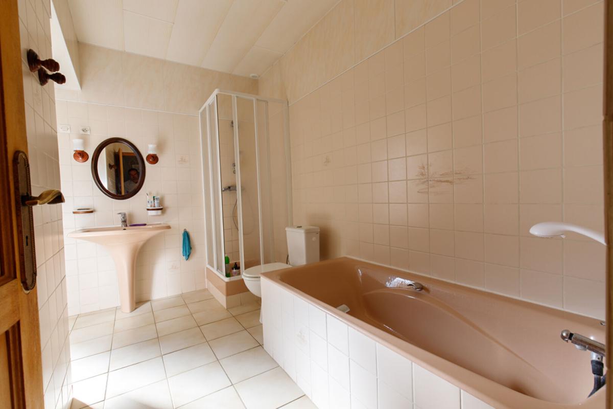 ISSOU A vendre sur Issou - Ancien corps de ferme avec dépendance 9