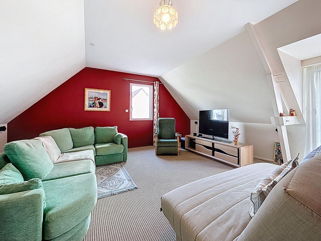 SURZUR Maison d'architecte de 220 m² avec studio indépendant, sur 725 m² de terrain. Domaine résidentiel recherché en fond d'impasse. SURZUR 10