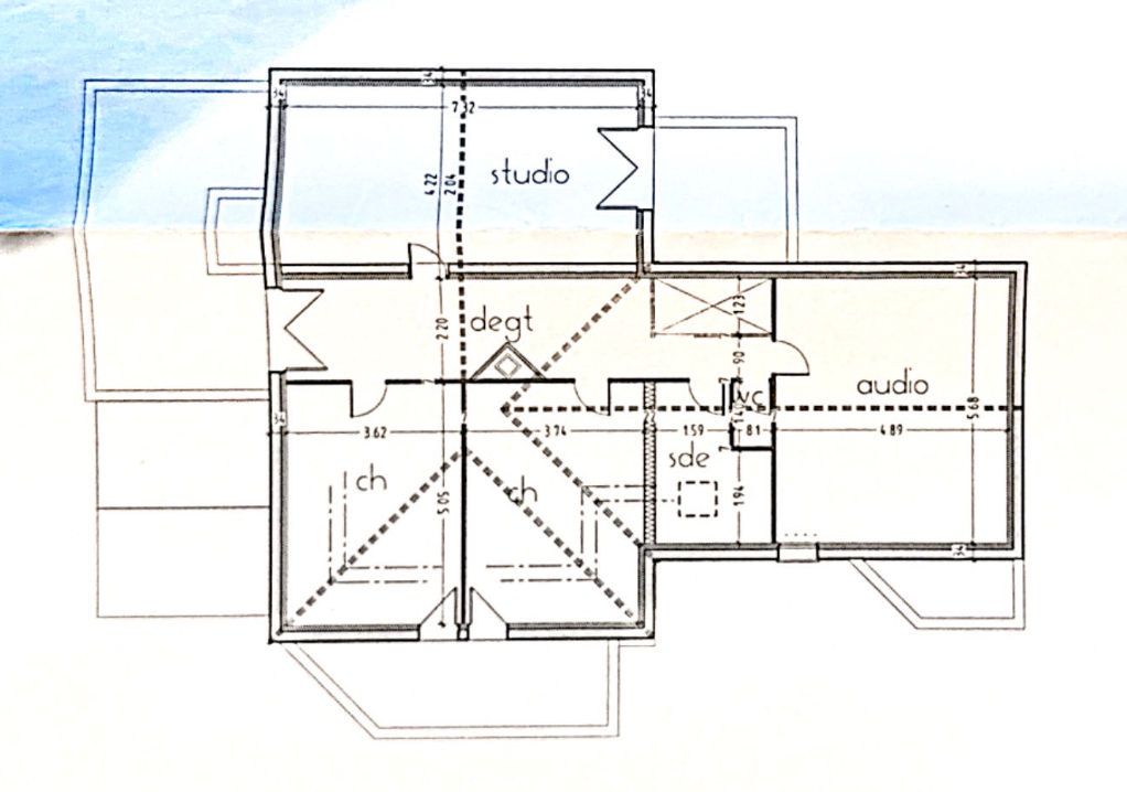 SURZUR Maison d'architecte de 220 m² avec studio indépendant, sur 725 m² de terrain. Domaine résidentiel recherché en fond d'impasse. SURZUR 17