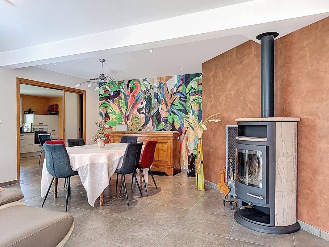 SURZUR Maison d'architecte de 220 m² avec studio indépendant, sur 725 m² de terrain. Domaine résidentiel recherché en fond d'impasse. SURZUR 4