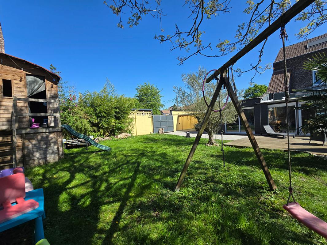 WATTRELOS Maison Wattrelos 199 m2, 5 chambres, stationnements et jardin 11