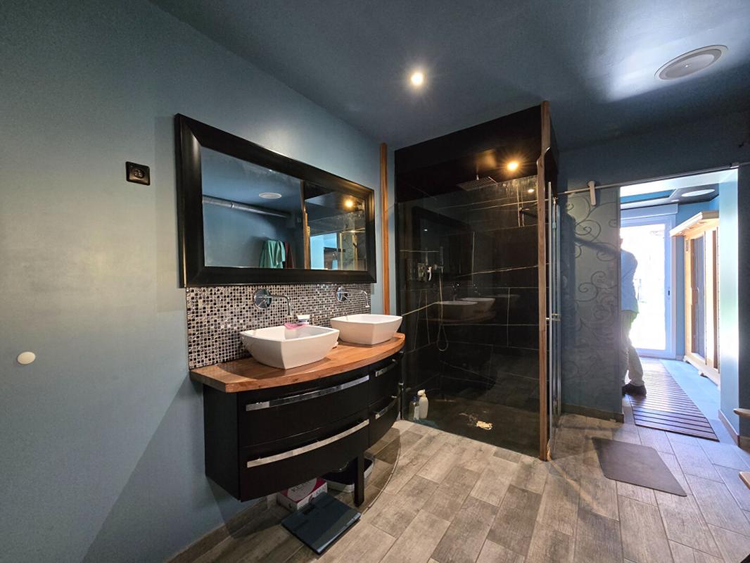 WATTRELOS Maison Wattrelos 199 m2, 5 chambres, stationnements et jardin 5