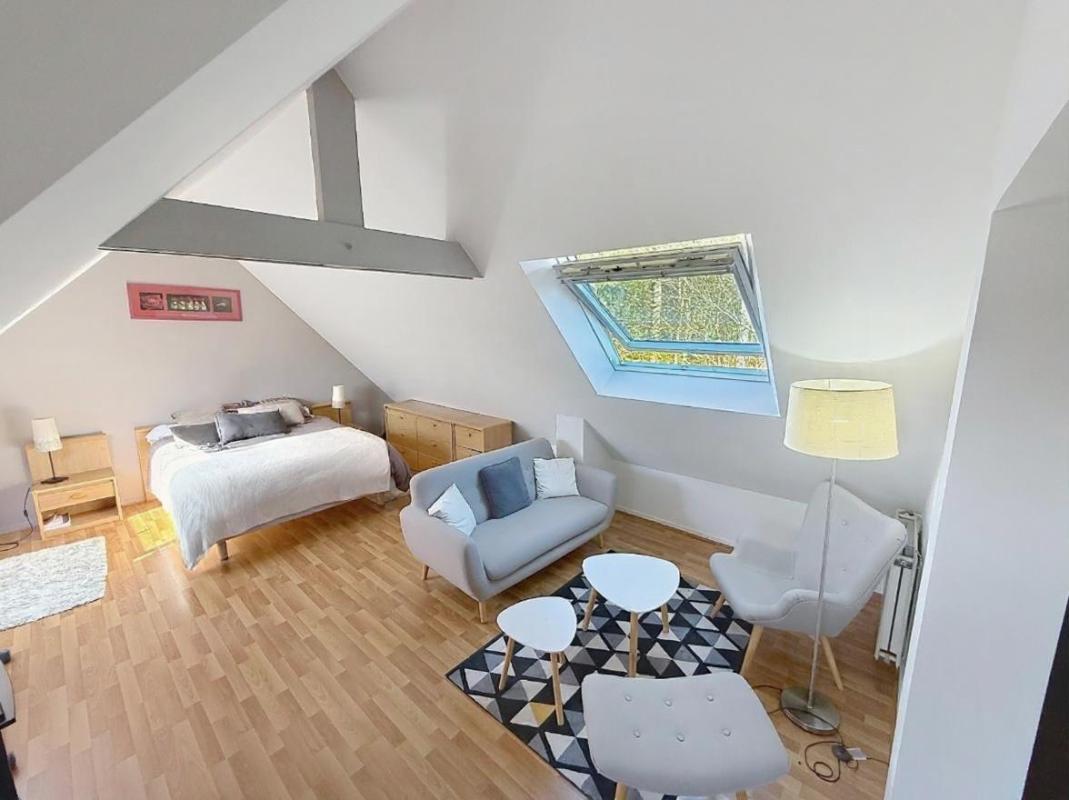 VANNES À 10 minutes du Port de Vannes. Propriété d'architecte d'exception de 235 m², avec étang privatif, piscine, 3 hectares. Parc résidentiel privé 16