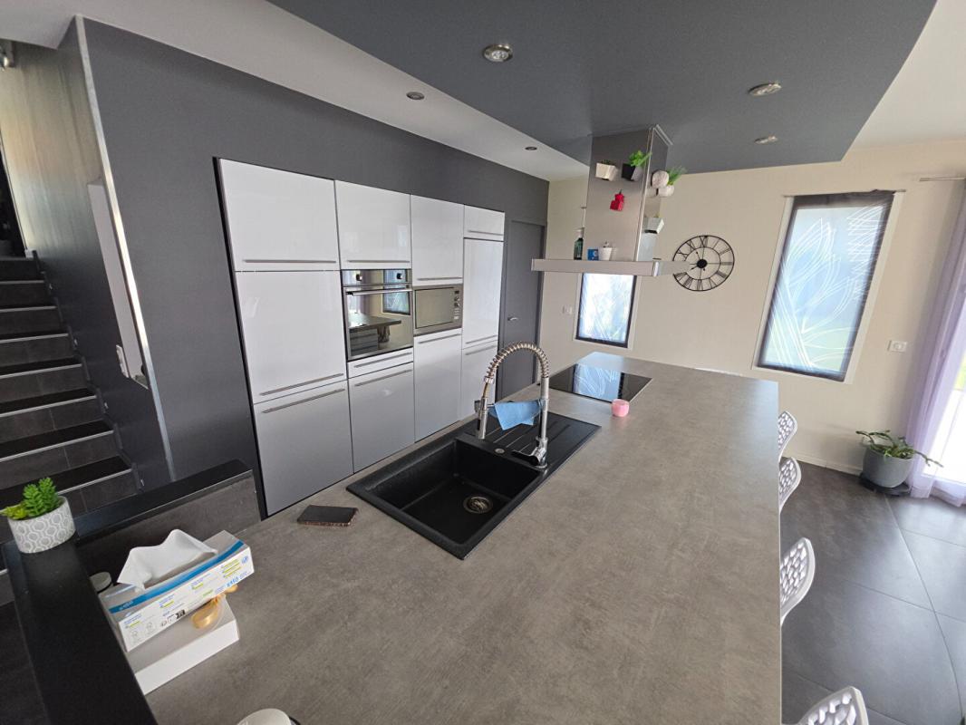 GEYSSANS Maison comptemporaine 6 pièces 185 m2 10