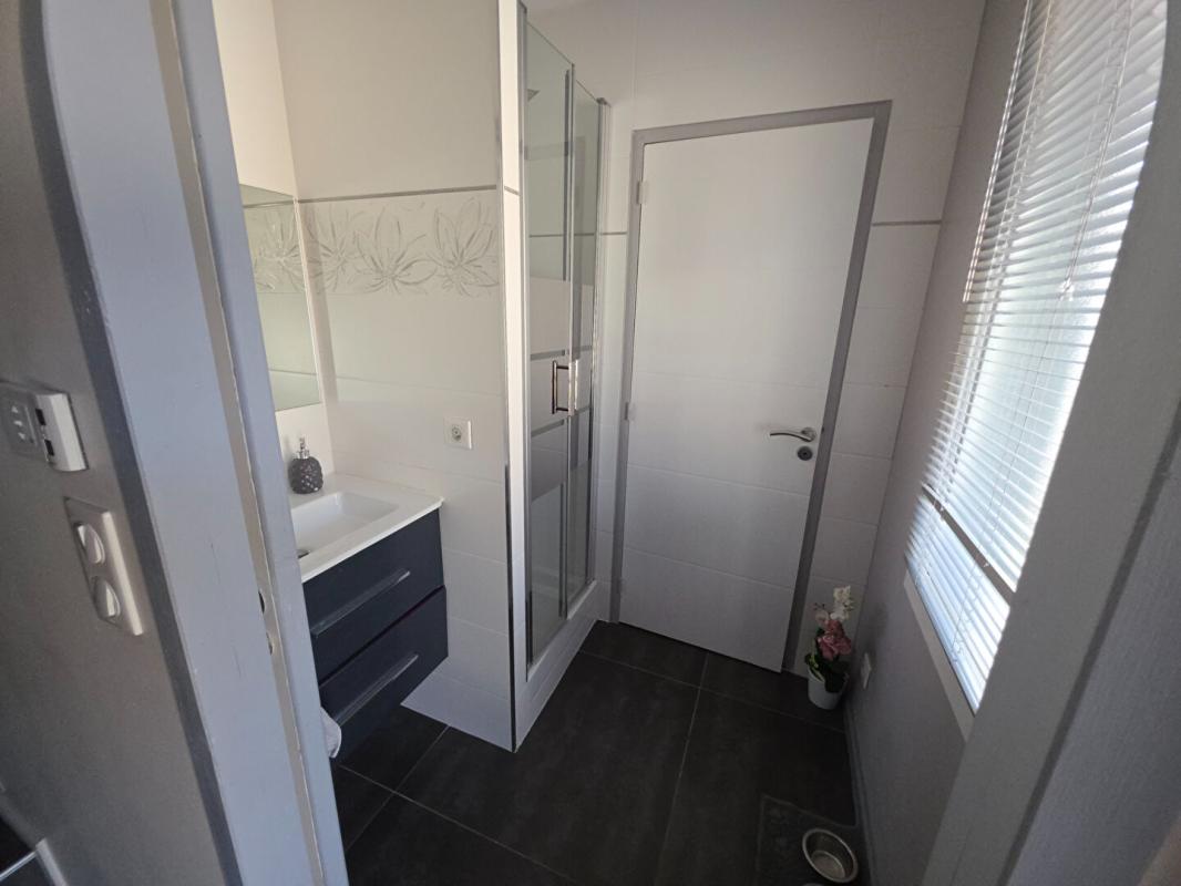 GEYSSANS Maison comptemporaine 6 pièces 185 m2 16