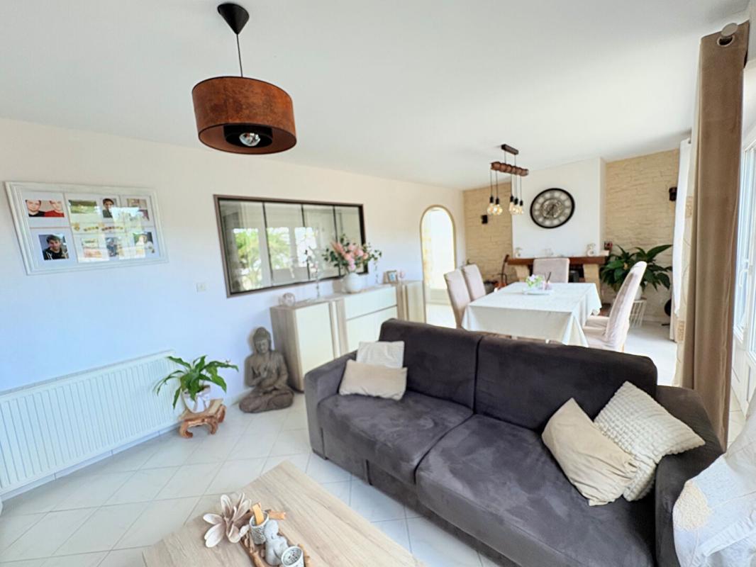 CHERAC EXCLUSIVITE Maison de plain pied 98 m2 3 chambres 4