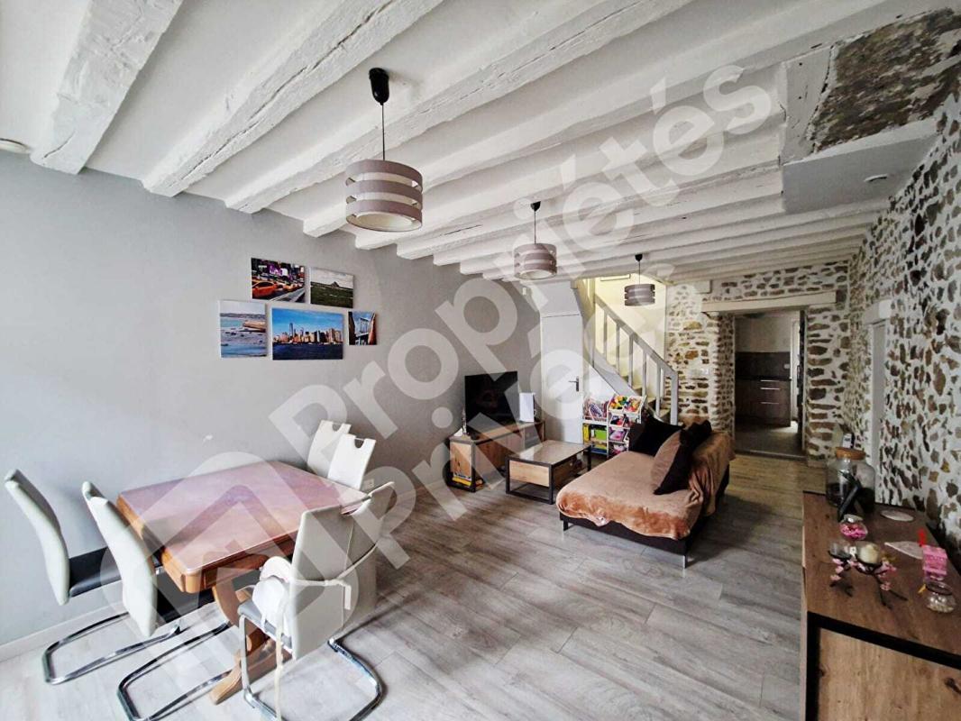 SACLAS Maison de ville - 4 pièces avec courette 1