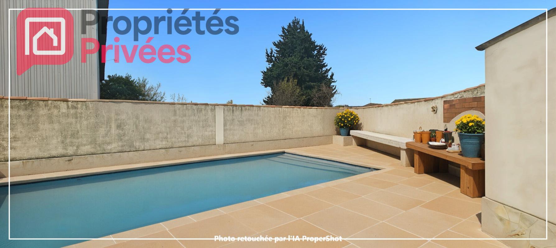 ARLES MANDAT EXCLUSIF - Immeuble composé de deux T4, deux T3, Piscine, Pool House et deux locaux commerciaux 12