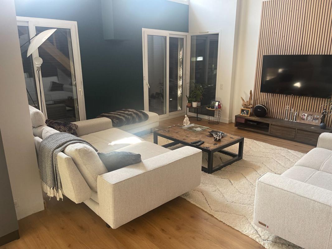 CLUSES CLUSES, Magnifique Maison mitoyenne , rénovée , 170 M2 , 650 M2 de terrain 530 000euros 3