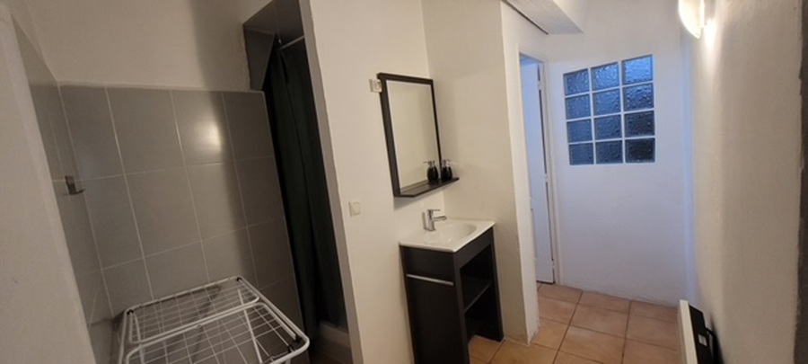 PERPIGNAN Immeuble de rapport comprenant 4 appartements et 1 local commercial en très bon état loué en étudiant et en AIR BNB 4