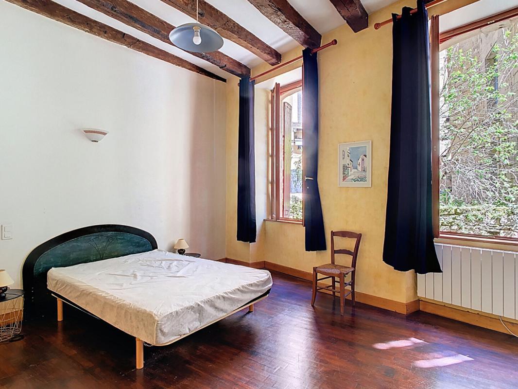 SARLAT-LA-CANEDA Bâtiment composant de 4 appartement au centre de Sarlat-la-Canéda 13