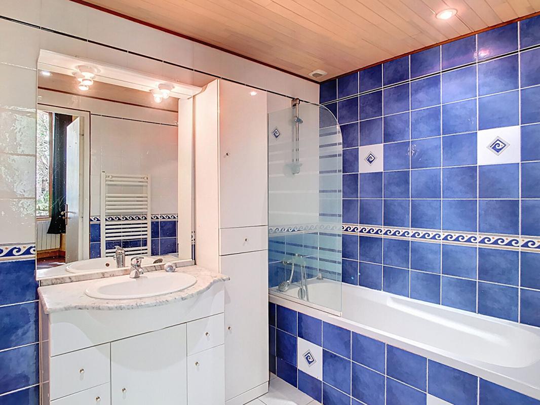 SARLAT-LA-CANEDA Bâtiment composant de 4 appartement au centre de Sarlat-la-Canéda 14