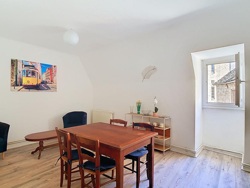 SARLAT-LA-CANEDA Bâtiment composant de 4 appartement au centre de Sarlat-la-Canéda 15