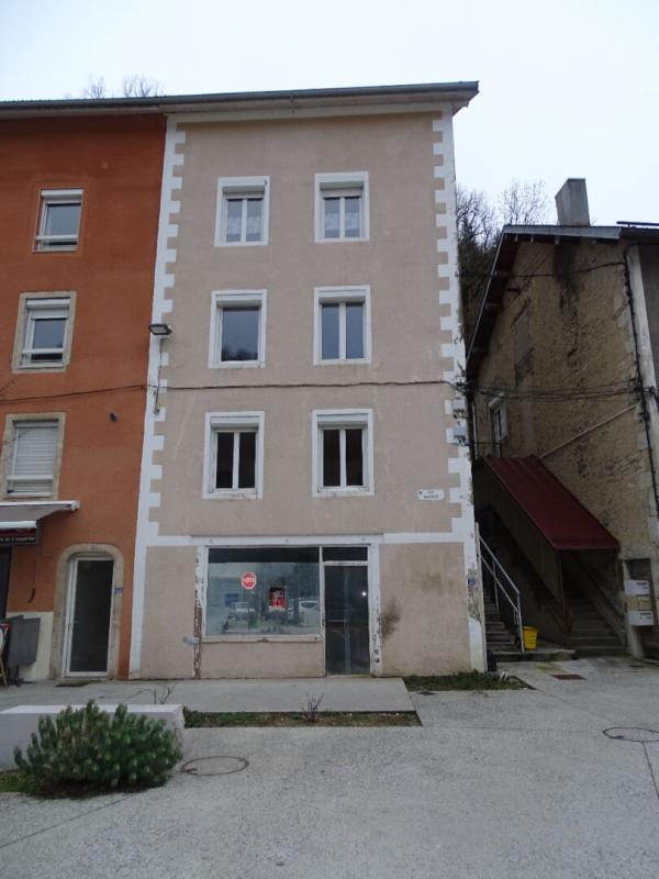 MOIRANS-EN-MONTAGNE Immeuble Moirans En Montagne 8 pièce(s) 170 m2 1