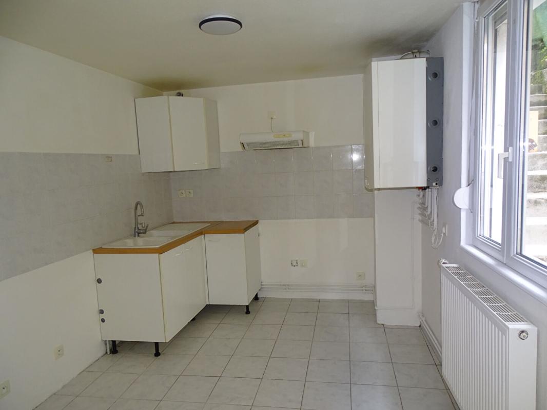 MOIRANS-EN-MONTAGNE Immeuble Moirans En Montagne 8 pièce(s) 170 m2 6